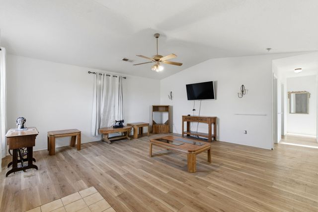 38 Sheba Place, Los Lunas, NM 87031