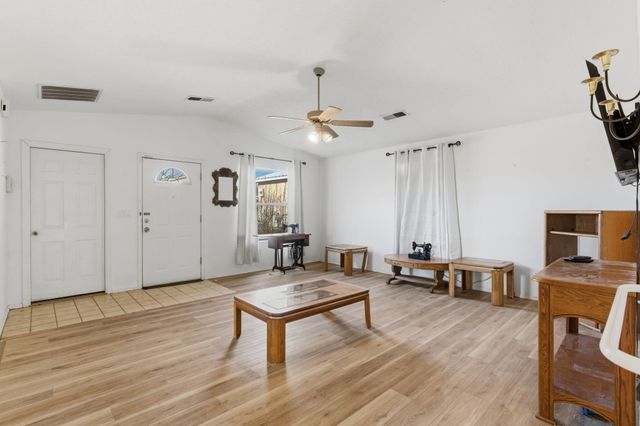 38 Sheba Place, Los Lunas, NM 87031