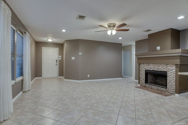 8335 BENT MEADOW DR, Converse, TX 78109