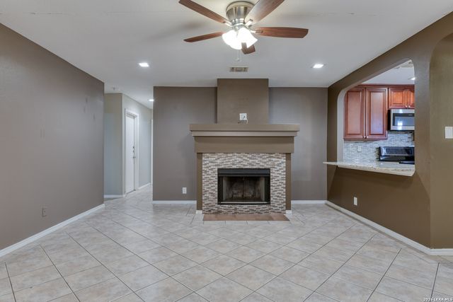 8335 BENT MEADOW DR, Converse, TX 78109