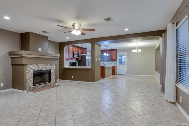 8335 BENT MEADOW DR, Converse, TX 78109