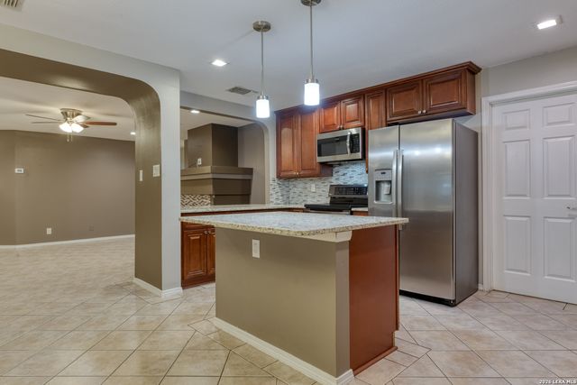 8335 BENT MEADOW DR, Converse, TX 78109