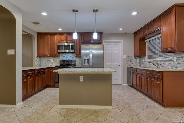 8335 BENT MEADOW DR, Converse, TX 78109