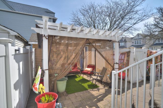 8021 62nd Street, Glendale, NY 11385