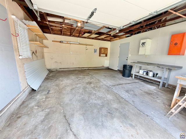 206 SW 24th ST, Topeka, KS 66611