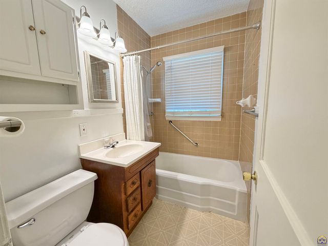 206 SW 24th ST, Topeka, KS 66611
