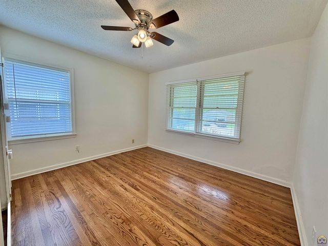 206 SW 24th ST, Topeka, KS 66611