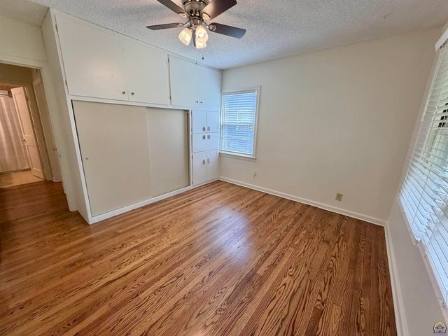 206 SW 24th ST, Topeka, KS 66611