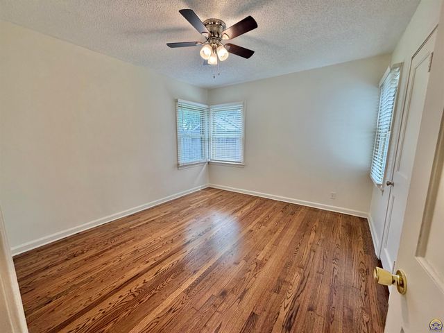 206 SW 24th ST, Topeka, KS 66611