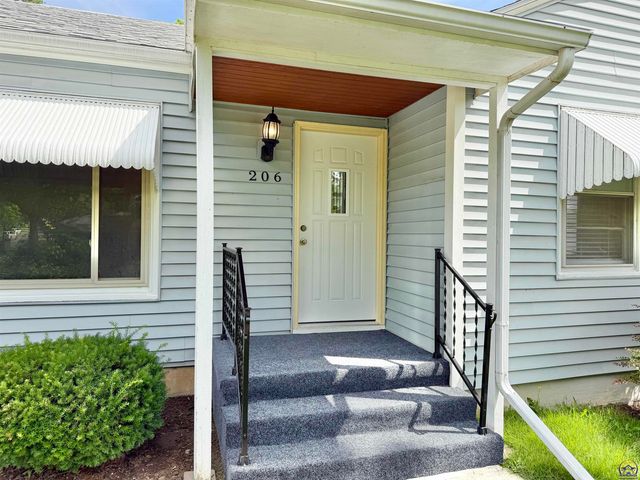 206 SW 24th ST, Topeka, KS 66611