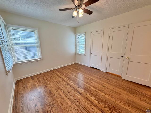 206 SW 24th ST, Topeka, KS 66611