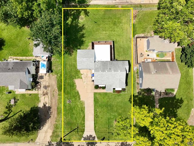 206 SW 24th ST, Topeka, KS 66611