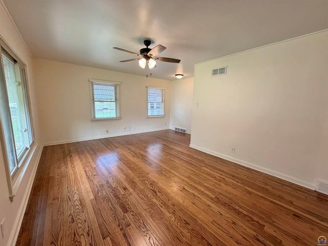 206 SW 24th ST, Topeka, KS 66611