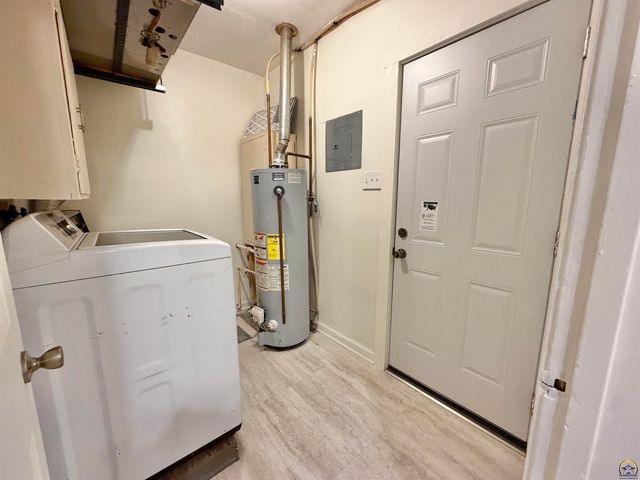 206 SW 24th ST, Topeka, KS 66611