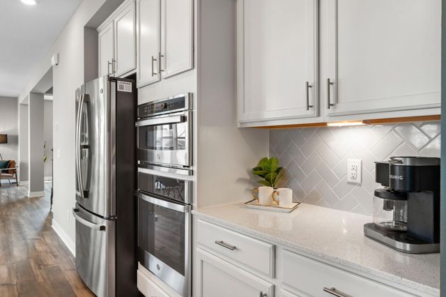 19085 Indora Trail, Lakeville, MN 55044