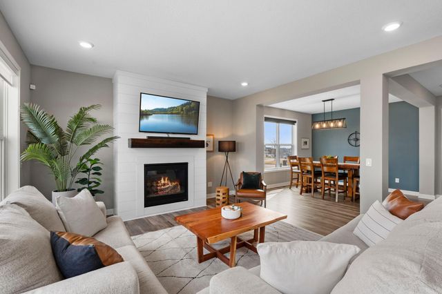 19085 Indora Trail, Lakeville, MN 55044