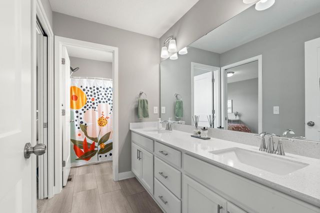 19085 Indora Trail, Lakeville, MN 55044