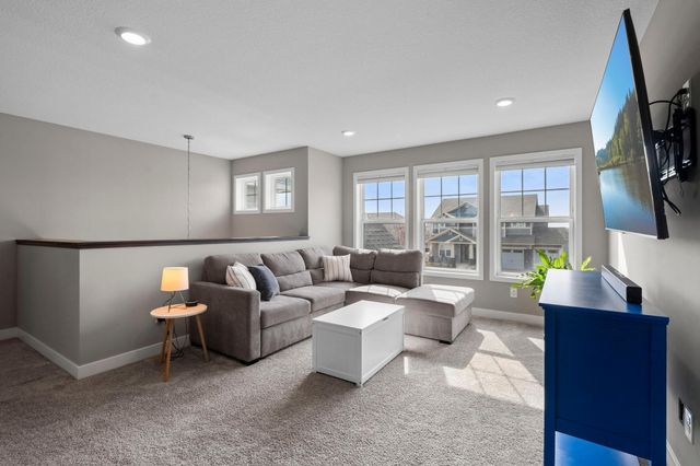 19085 Indora Trail, Lakeville, MN 55044