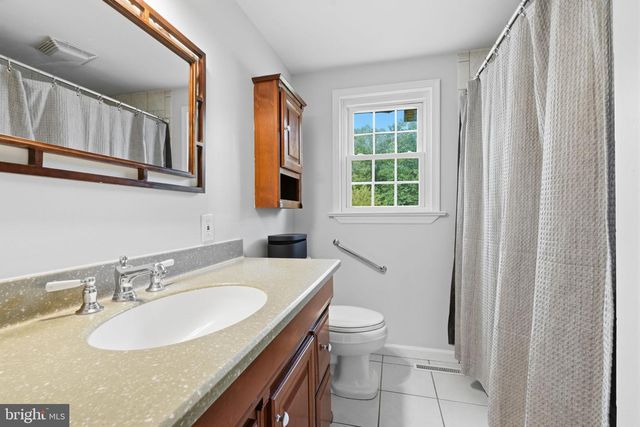 244 FEDERAL CITY RD, Pennington, NJ 08534