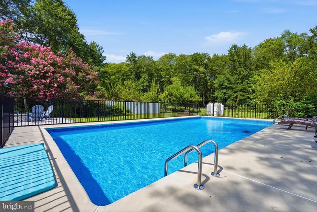244 FEDERAL CITY RD, Pennington, NJ 08534