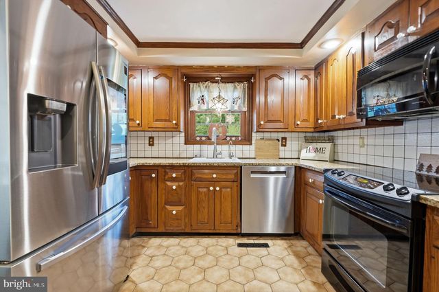 244 FEDERAL CITY RD, Pennington, NJ 08534