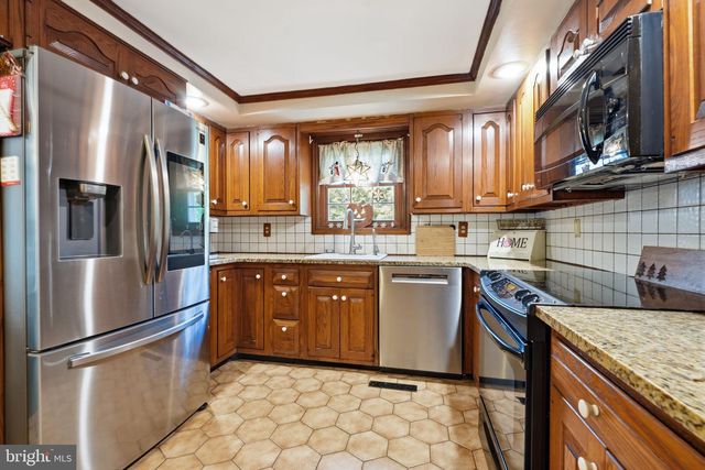 244 FEDERAL CITY RD, Pennington, NJ 08534