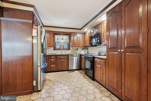 244 FEDERAL CITY RD, Pennington, NJ 08534