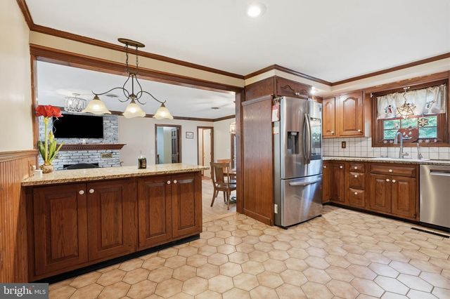 244 FEDERAL CITY RD, Pennington, NJ 08534