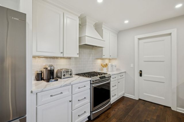 8210 Moores Ln, Brentwood, TN 37027