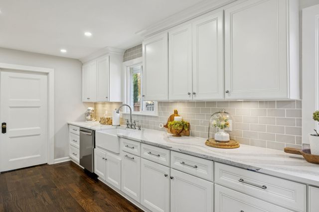 8210 Moores Ln, Brentwood, TN 37027