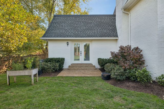 8210 Moores Ln, Brentwood, TN 37027