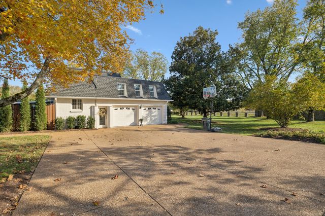 8210 Moores Ln, Brentwood, TN 37027