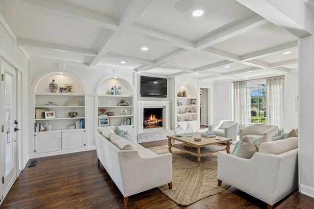 8210 Moores Ln, Brentwood, TN 37027