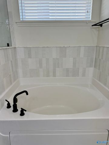 7040 Camrose Lane, Huntsville, AL 35806