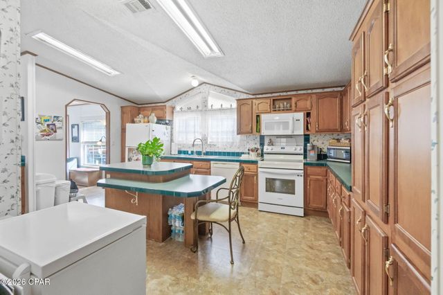 3320 Cardinal Place, Chipley, FL 32428