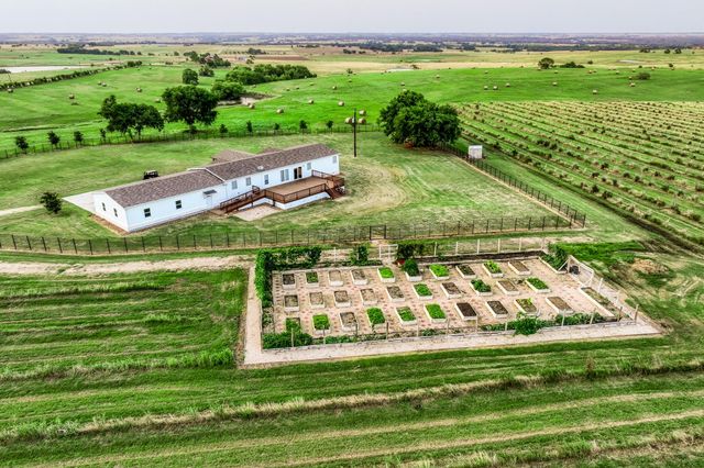 3575 County Road 271, Moulton, TX 77975