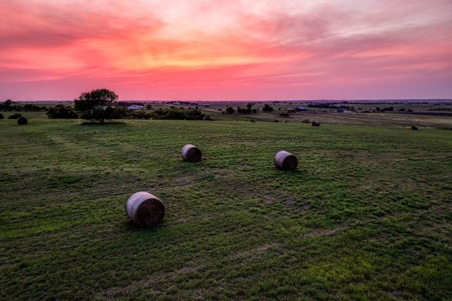 3575 County Road 271, Moulton, TX 77975