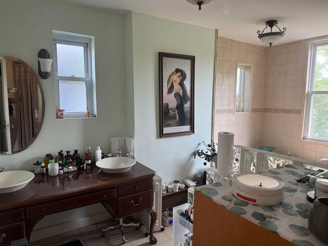 60 STERLING AVE, Weehawken, NJ 07086