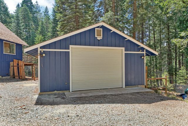 2280 Dogwood Ln, Pollock Pines, CA 95726