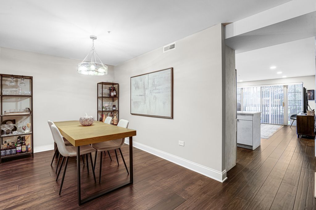 1800 Dewes Street 208, Glenview, IL 60025 — photo 3