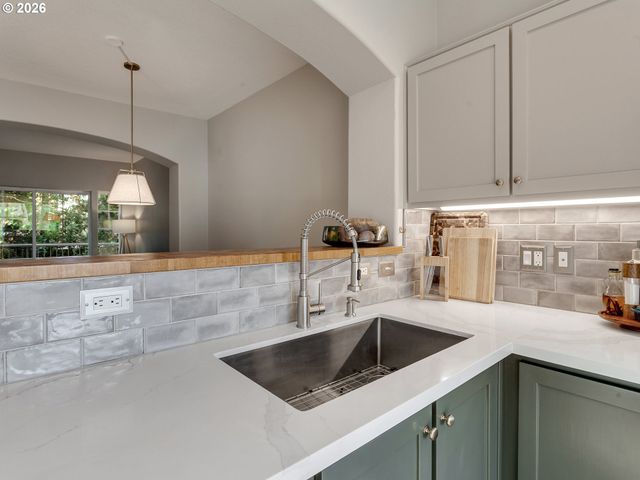 15050 Sw WARBLER Way 102, Beaverton, OR 97007