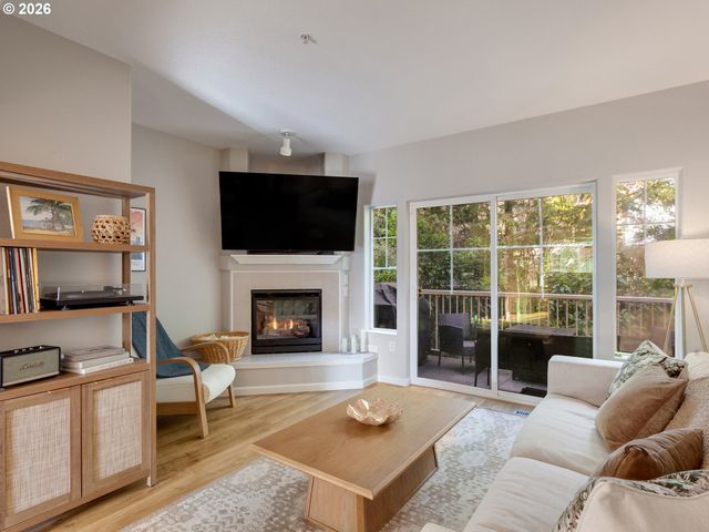 15050 Sw WARBLER Way 102, Beaverton, OR 97007