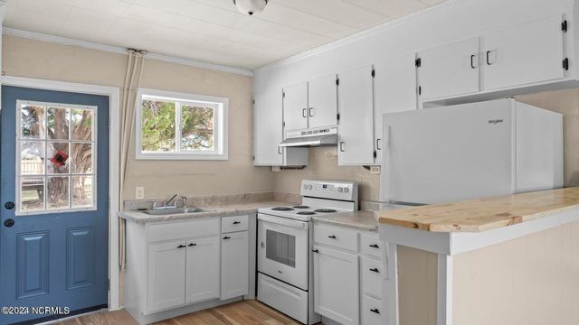 300 Richlands Avenue 2, Jacksonville, NC 28540