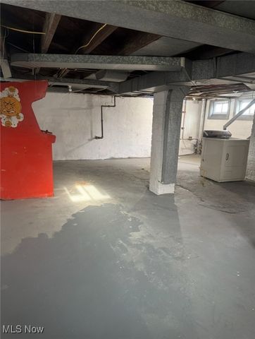 321 W Wood Street W, Lowellville, OH 44436