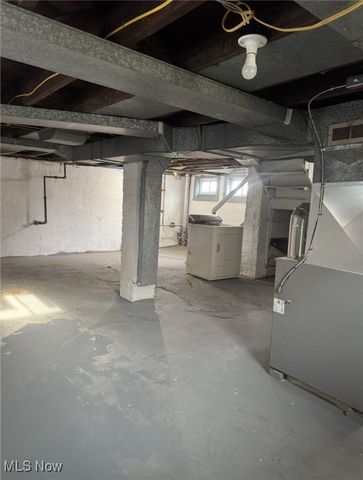 321 W Wood Street W, Lowellville, OH 44436