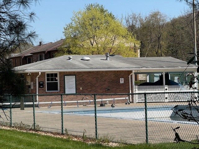 136 Glenwood Dr, Monroeville, PA 15146