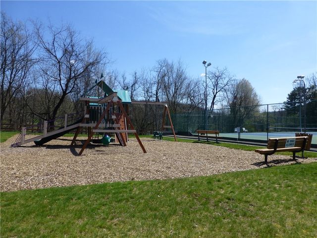 136 Glenwood Dr, Monroeville, PA 15146