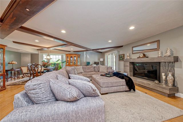 136 Glenwood Dr, Monroeville, PA 15146