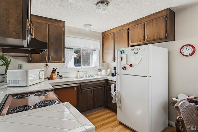 155 Foothill Ct, Ukiah, CA 95482