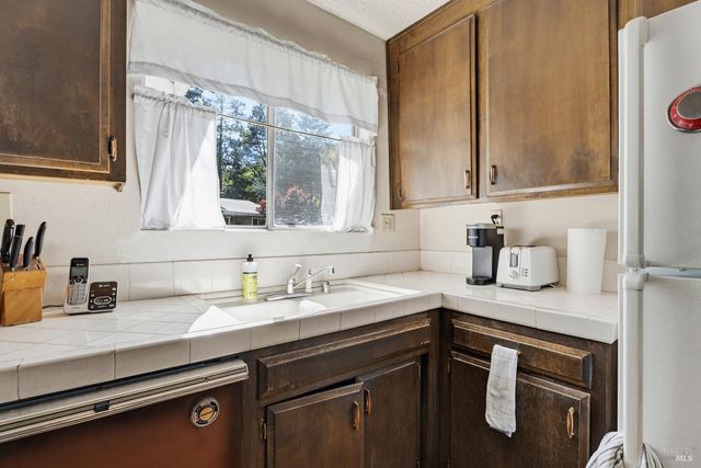 155 Foothill Ct, Ukiah, CA 95482